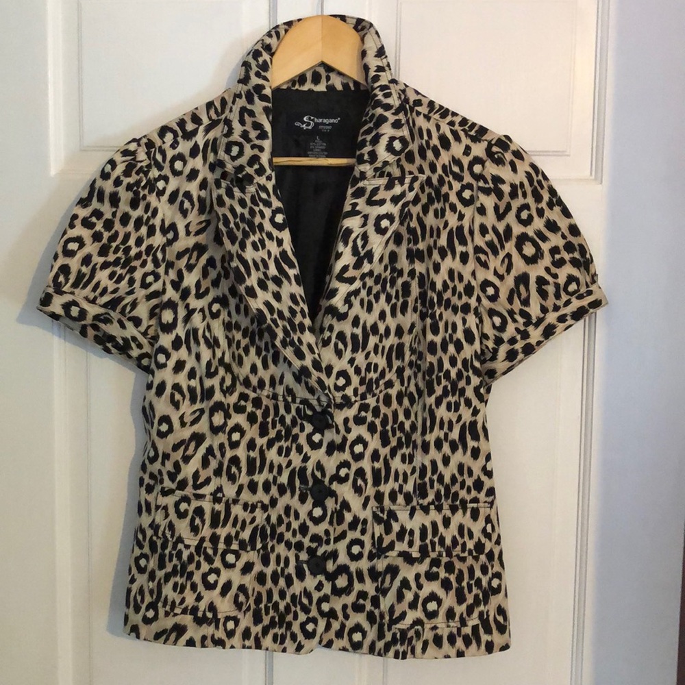 Short sleeved animal print jacket - Size Large